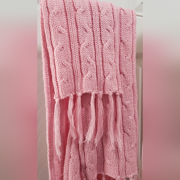 Light Pink Scarf with Ribbed Texture and Fringes - Picture 5 of 8